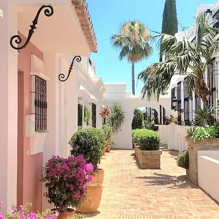 別荘 Aloha Pueblo Valle Del Golf, Puerto Banus *